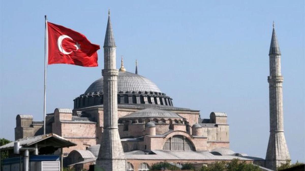 Yunonlar Erdo‘g‘anning Ayo Sofiyani masjidga aylantirish qarorini tarixiy xato sanashmoqda