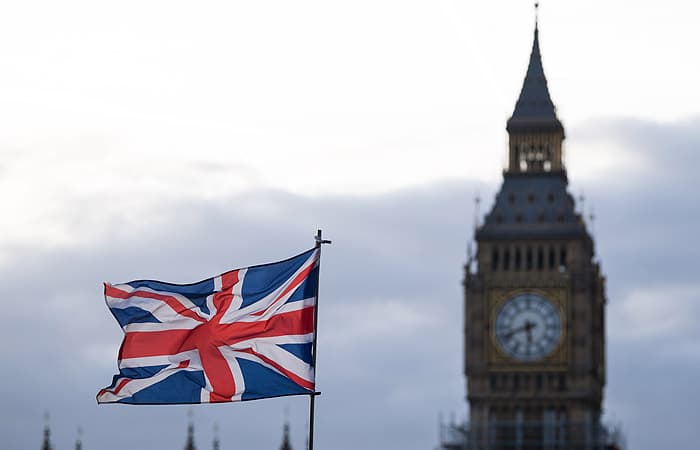 Buyuk Britaniya Minskka javoban ikki diplomatni mamlakatdan chiqarib yubordi