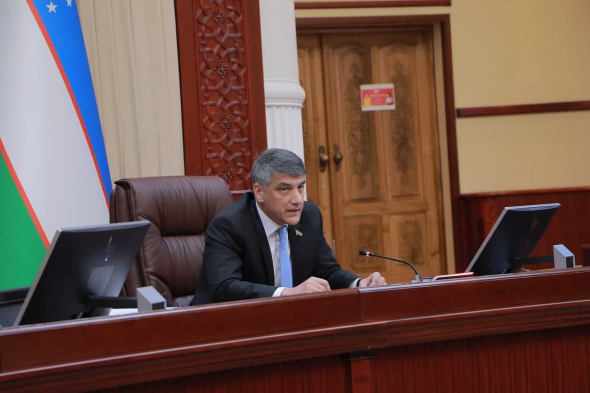 «Faqat shu orqali kommunal qarzdorlikni kamaytirish mumkin» - Alisher Qodirov saylovoldi va'dalaridan birini esladi