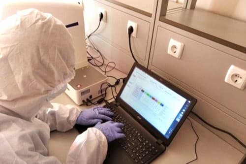 Qoraqalpog‘istonga Germaniyadan koronavirus testini tahlil qiluvchi ko‘chma apparat olib kelindi