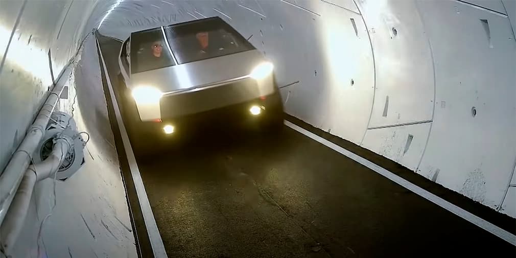 Ilon Mask Cybertruck avtomobilida Los-Anjyeles ostidagi tunneldan o‘tdi (video)