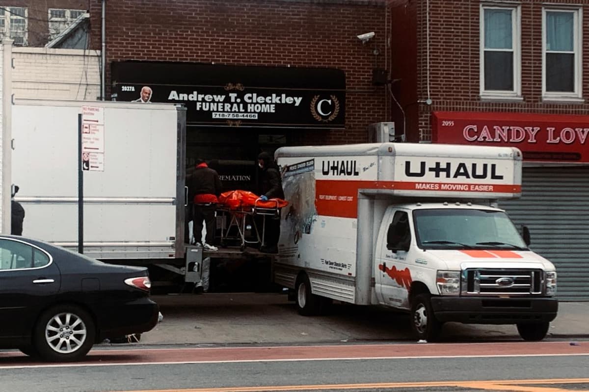 Nyu-Yorkda ichida o‘nlab chiriyotgan jasadlar bo‘lgan yuk mashinalari aniqlandi