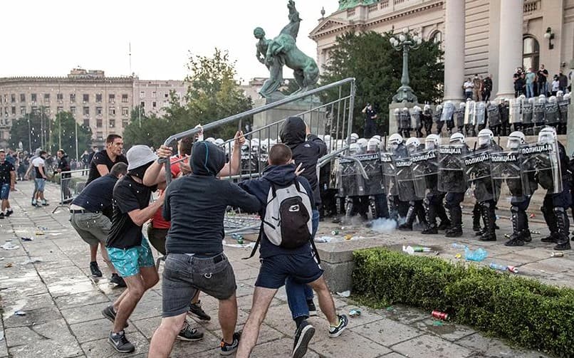 Serbiya poytaxtida noroziliklardan keyin komendantlik soati kiritilmaydigan bo‘ldi