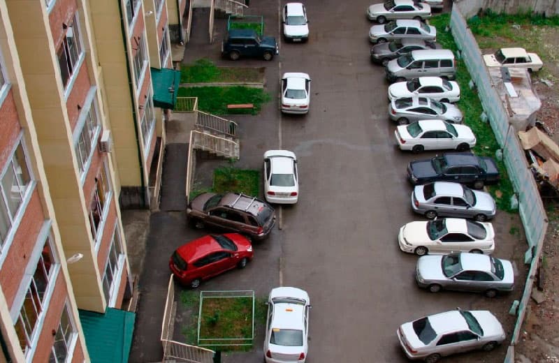Toshkentda mahallalar ichidagi yo‘laklar avtomobil qo‘yishga moslashtiriladi - hokimlik