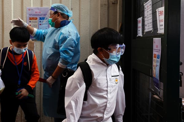 Hongkongda jamoat joylarida 2 kishidan ko‘proq bo‘lib yig‘ilish taqiqlanadi