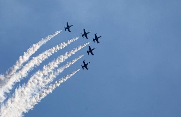 AQShda koronavirusga qarshi kurashayotgan shifokorlar sharafiga aviashou o‘tkazildi