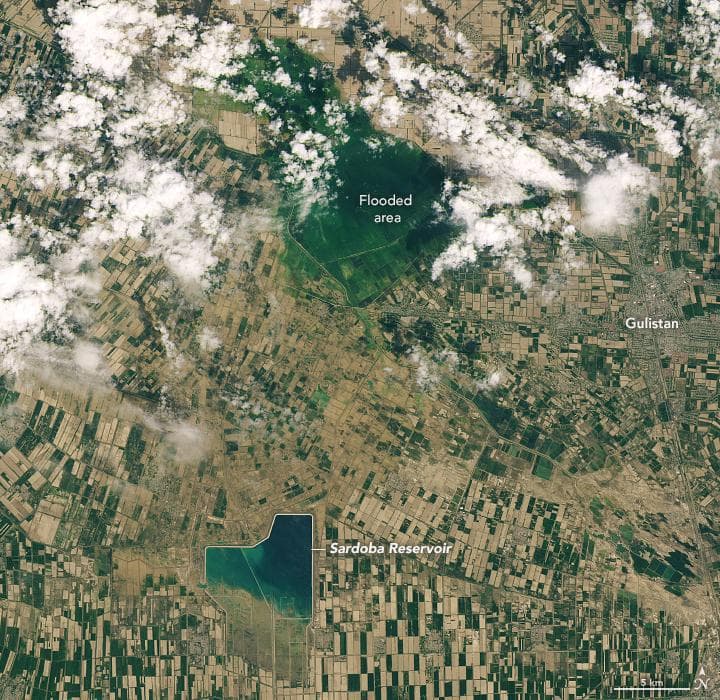 NASA опубликовало фотографии с изображением ситуации до и после обрушения дамбы Сардобинского водохранилища