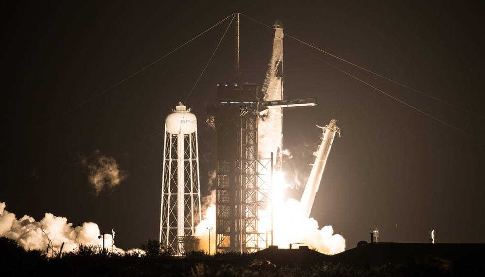 SpaceX отправила к МКС первую регулярную миссию Crew Dragon с астронавтами