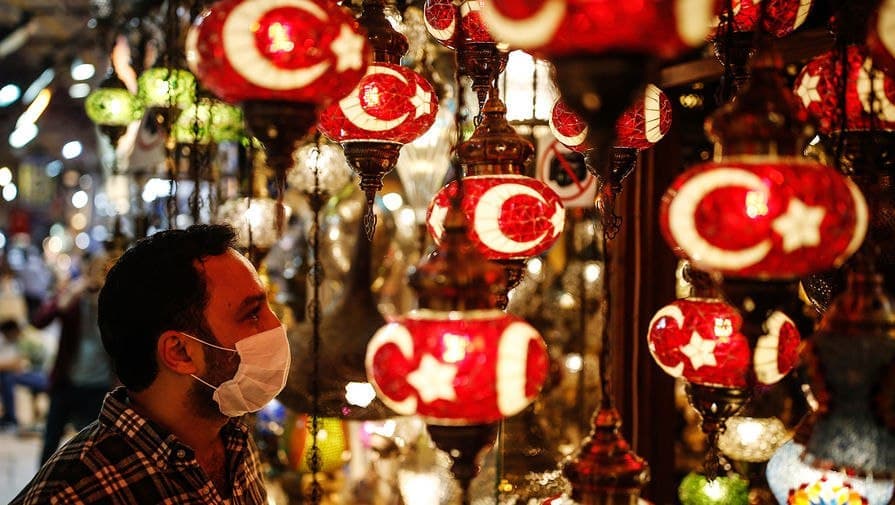 Turkiya xorijiy sayyohlarni komendantlik soatiga amal qilishdan ozod etdi