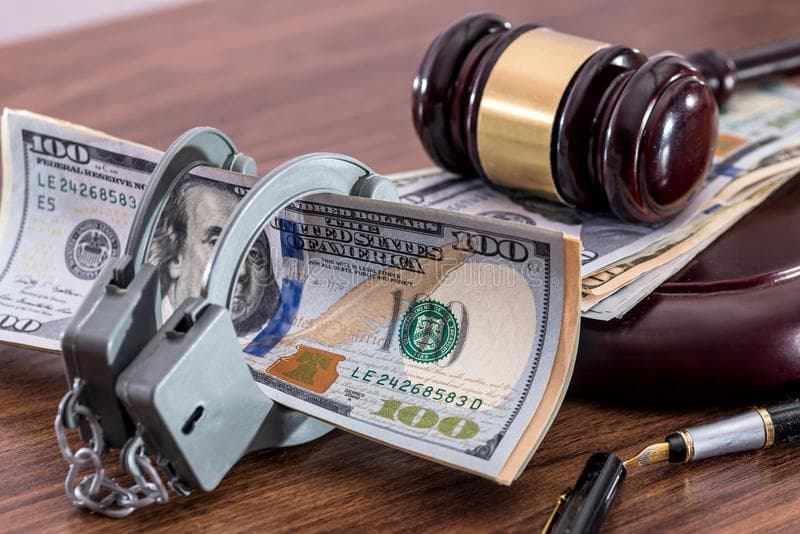 Qashqadaryoda sobiq ichki ishlar xodimi firibgarlik yo‘li bilan 2 ming dollar olgan vaqtida qo‘lga olindi