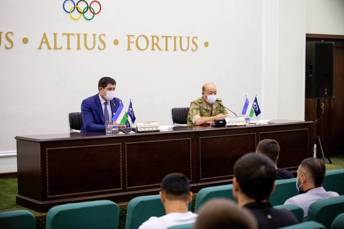 Bahodir Qurbonov va Otabek Umarov MMA sportchilari bilan uchrashdi