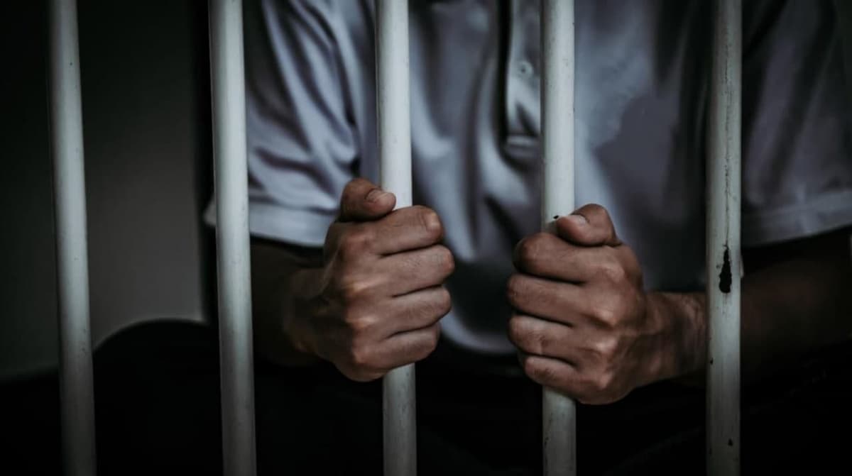 Aliment to‘lashdan bo‘yin tovlagan xo‘jaobodlik ikki nafar otaga qamoq jazosi tayinlandi