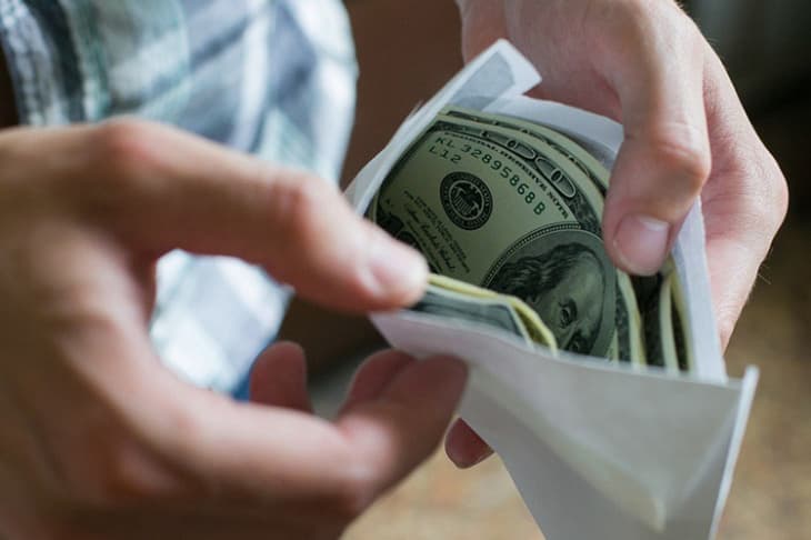 Buxoroda advokat 1500 dollar olayotganda ushlandi