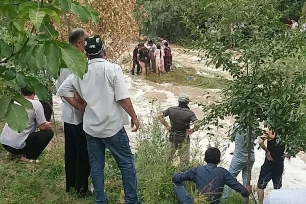 Kosonsoyda sel odamlarni oqizib ketdi, 8 kishi halok bo‘ldi