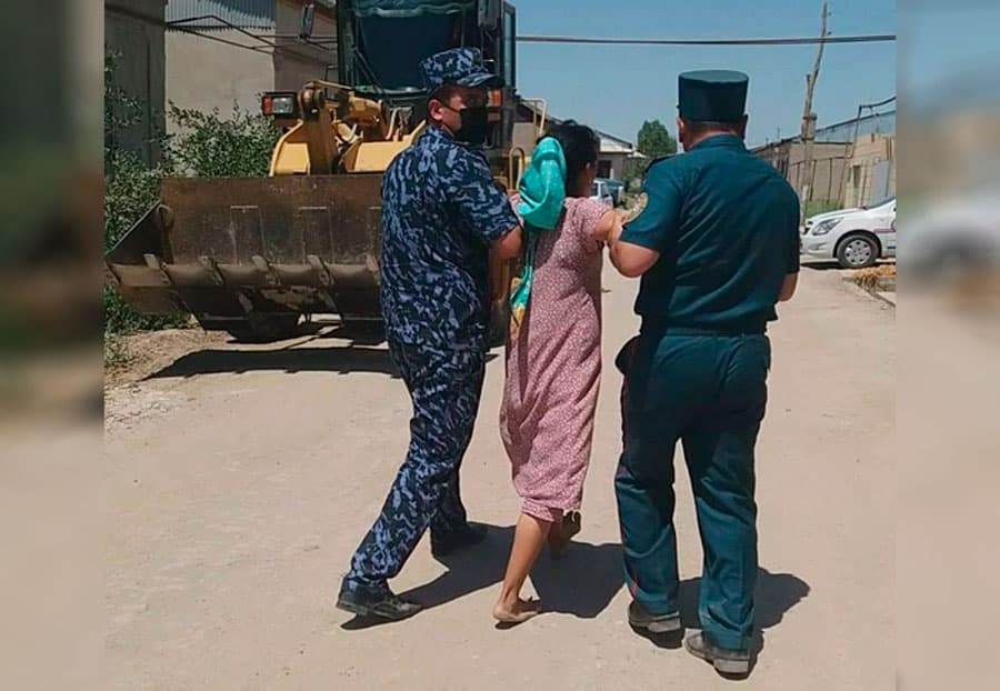 «Oyoqyalang sudrashdi. Qonunni oyoqosti qilishdi» – urganchlik ayol Senat raisi va Bosh prokurordan ko‘mak kutmoqda