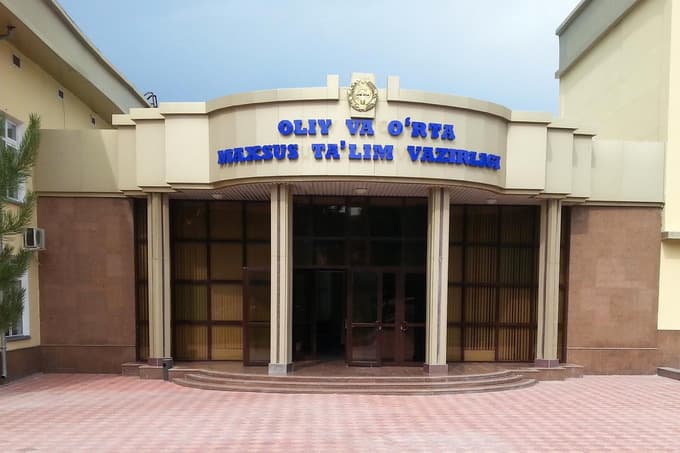 Oliy va o‘rta maxsus ta'lim vazirligi zo‘ravonlikka uchragan xotin-qizlar uchun ishonch telefoni va botni ishga tushirdi