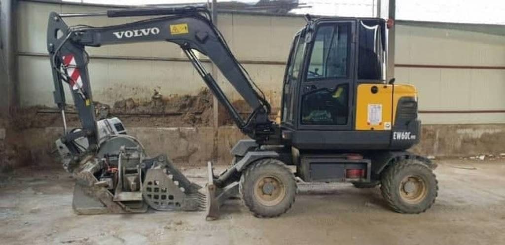 Beruniyda kanal qaziyotgan ekskavator gaz quvurini yorib yubordi