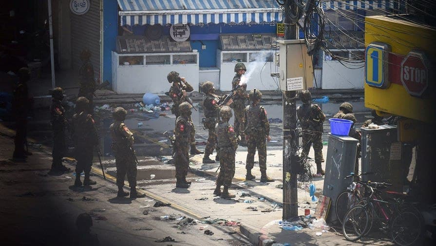 Myanmada harbiylar koronavirusni fuqarolarga qarshi qo‘llashda ayblandi