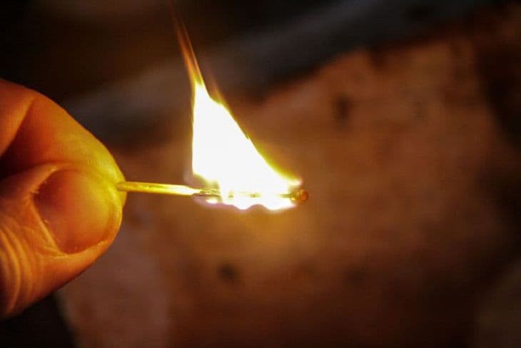 Sirdaryoda dala maydonidan yoqib yuborilgan ayol jasadi topildi