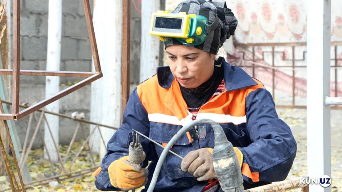 Erkaklar kasbini egallagan andijonlik ayol: “Oilam yaxshi yashasin deb shu hunarni tanladim”