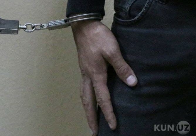 Maktab direktorining o‘rinbosari yarim yalong‘och holda qo‘shnisining uyiga kirdi