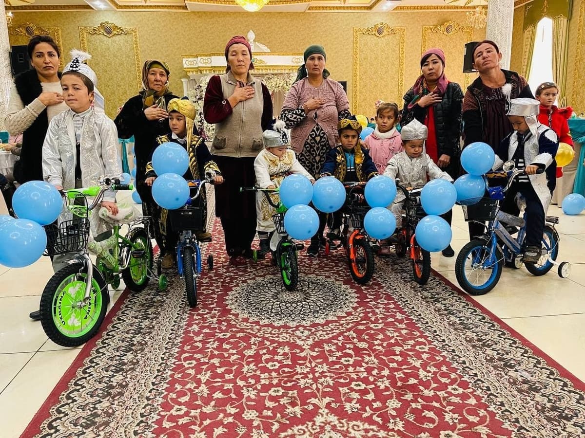 «Vaqf ko‘magi» – Sirdaryoda: Xotin-qizlarga ro‘zg‘or buyumlari, bolalarga «Xatna to‘yi»