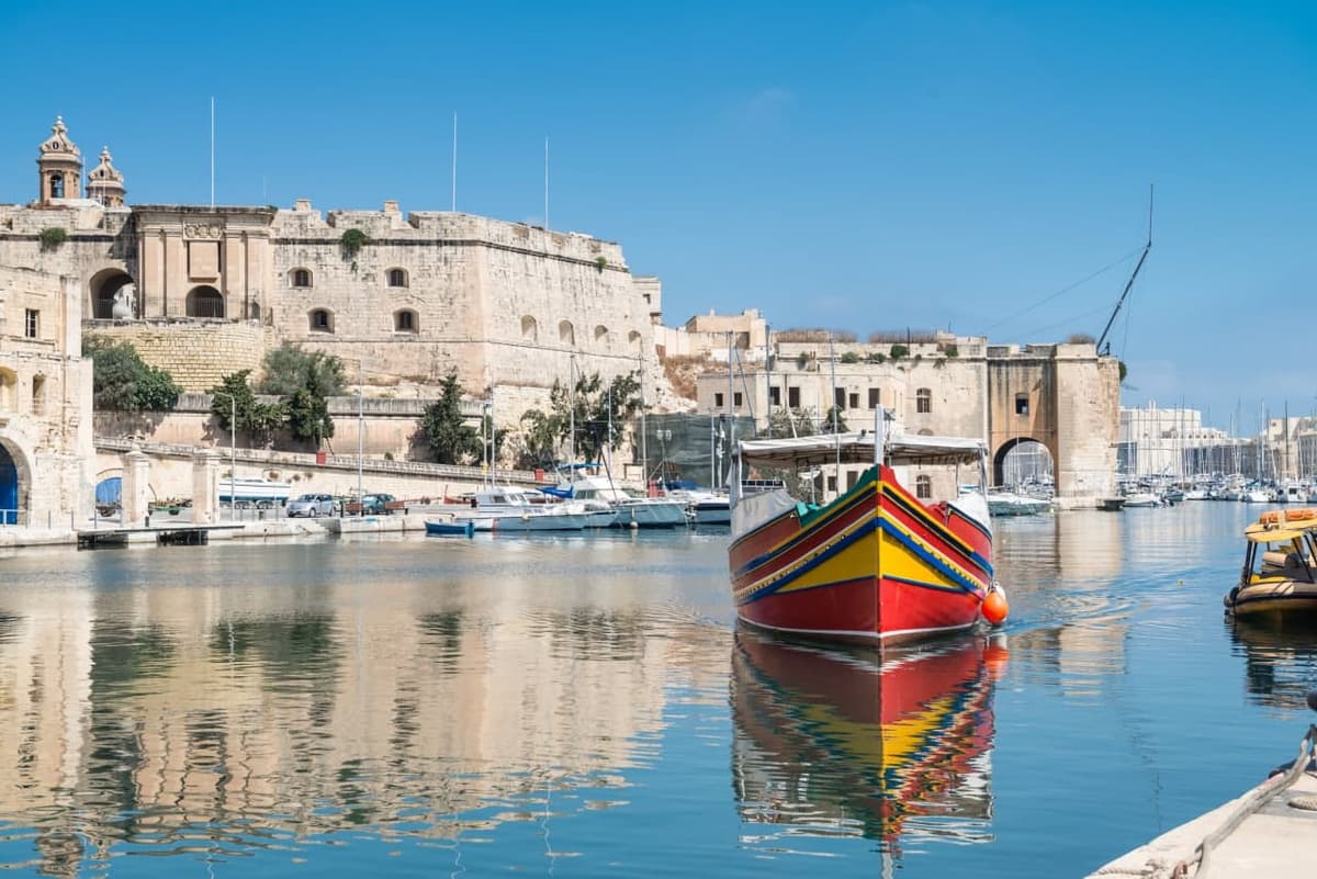 Malta hukumati yozda mamlakatga keladigan turistlarga 200 yevrodan berilishini va'da qilmoqda