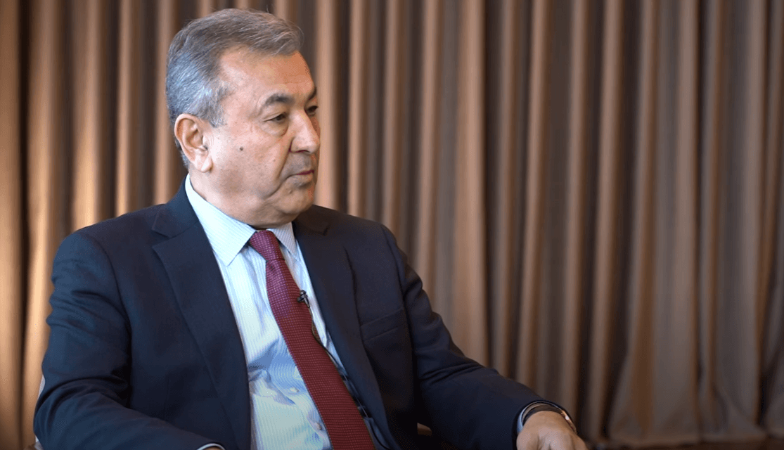 «Tizim xarakteri va boshqaruvni markazlashtirishga urinish». Sodiq Safoyev 1996 yilda konvertatsiya yopilishiga nima sabab bo‘lganini tushuntirdi