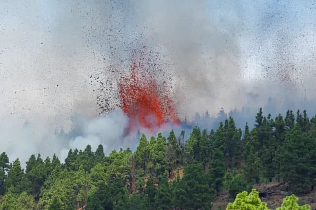 Foto: Kanar orollarida «uyqudagi vulqon» otilishi boshlandi