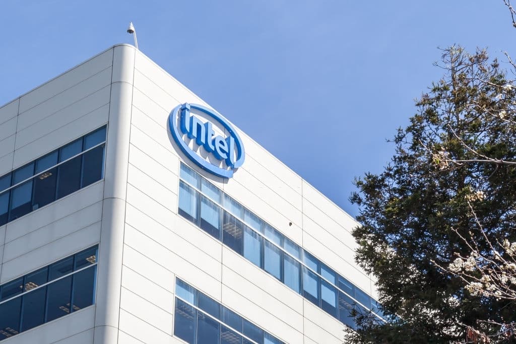 СМИ: власти США отвергли предложение Intel увеличить производство микросхем в Китае