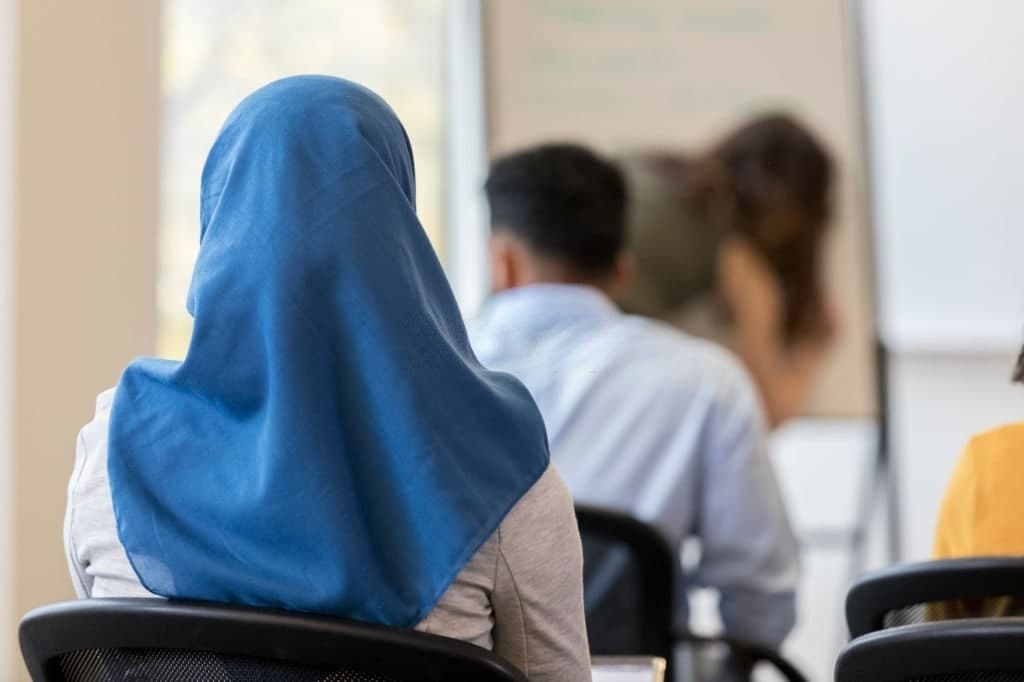 Gov’t allows girls to wear national headscarves and skullcaps at school