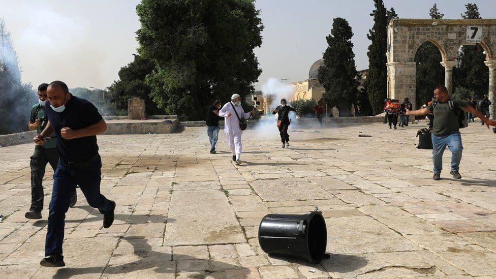 Quddusdagi Masjidul Aqso atrofida uch kundan buyon tartibsizliklar tinmayapti, Erdo‘g‘an va Qodirov Isroilni zo‘ravonlikda aybladi