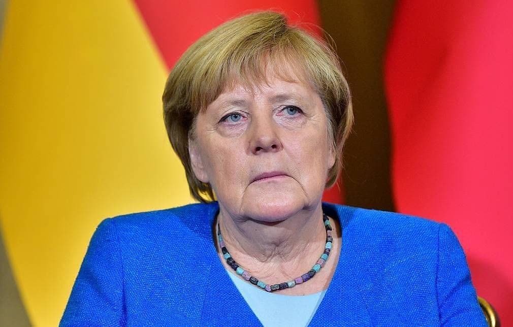 Merkel siyosat bilan boshqa shug‘ullanmasligini tasdiqladi