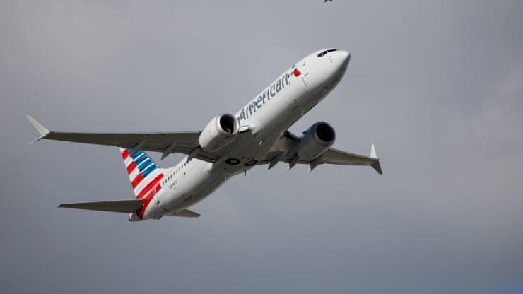 American Airlines uchuvchilardan yonilg‘ini tejashni so‘radi