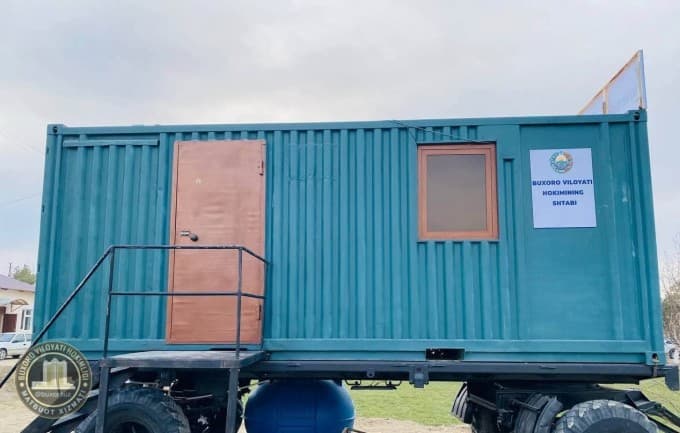 Foto: Buxoro viloyati hokimi yashab, ishlaydigan «konteyner»