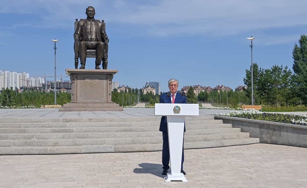 Qozog‘iston poytaxtida Nursulton Nazarboyevga haykal o‘rnatildi
