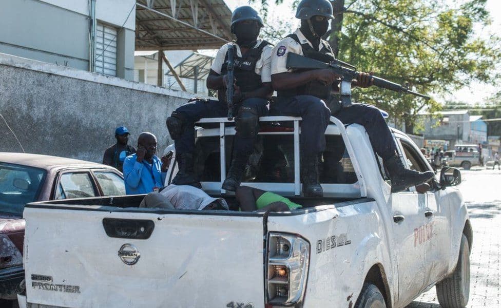 Haitida qamoqxonadan 400dan ortiq mahbus qochib ketdi