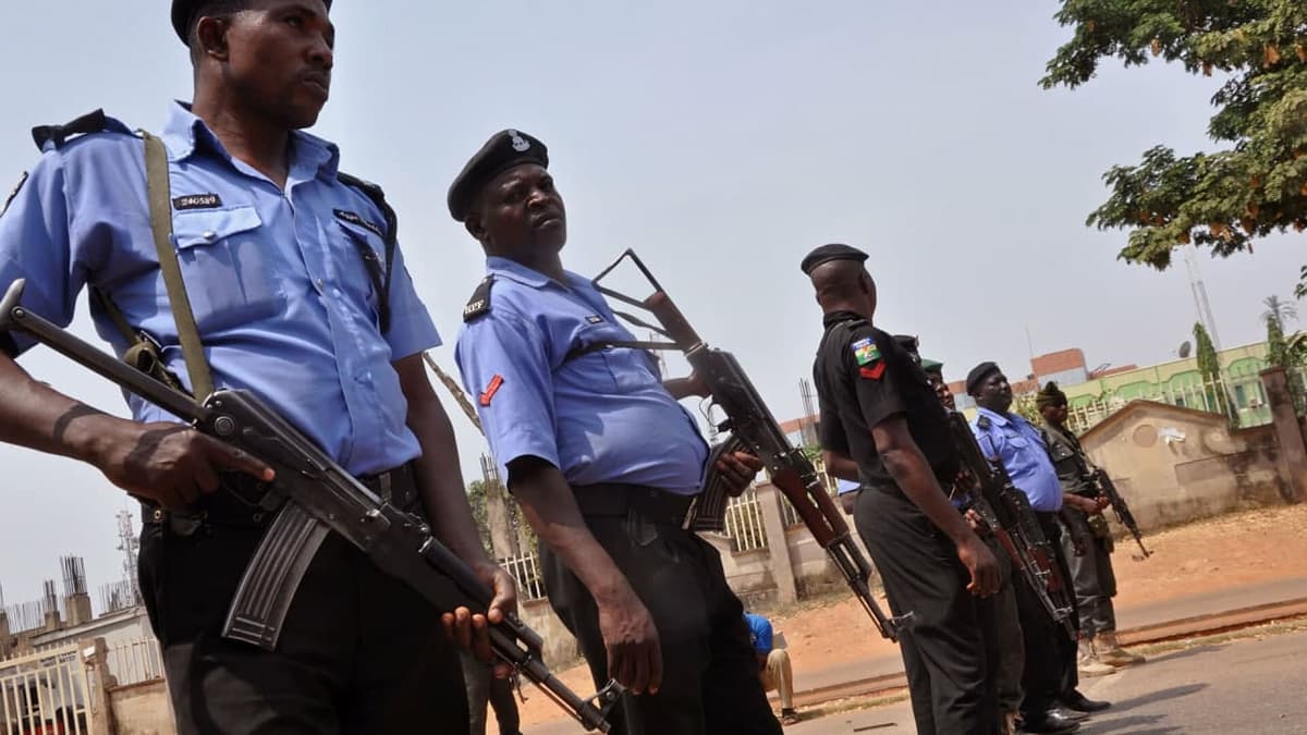 Nigeriyadagi turmadan yuzlab mahbuslar qochib ketdi