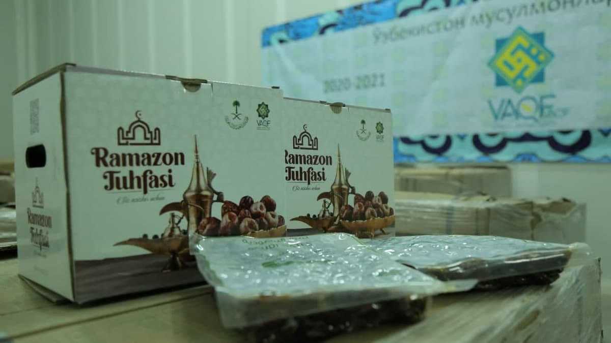 «Vaqf» fondi: Saudiya Arabistoni sovg‘a qilgan 50 tonna xurmo muhtojlarga tarqatilmoqda