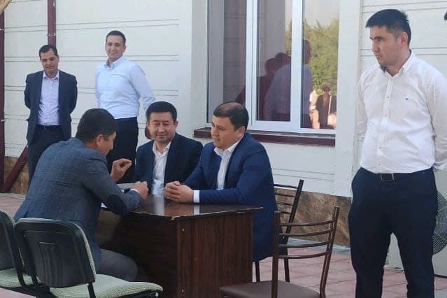 Navbahor tumanida mahallalar xodimlariga belgilangan ustama pullari to‘lab berilmaganligi ma'lum bo‘ldi