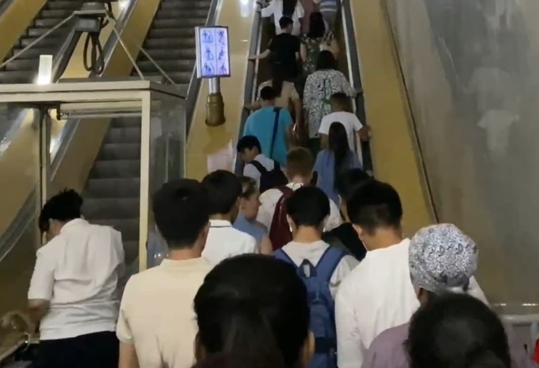 Toshkent metrosi bekatida eskalatorning o‘chirib qo‘yilganiga izoh berildi