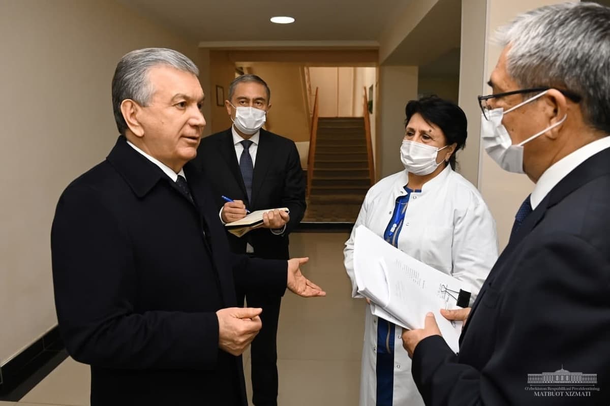 Shavkat Mirziyoyev Mirzo Ulug‘bek tumanidagi 7-oilaviy poliklinika faoliyati bilan tanishdi