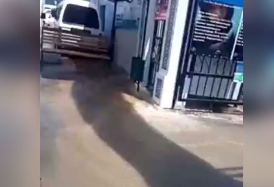 O‘rikzor bozori hududida issiq suv quvuri yorilib ketdi