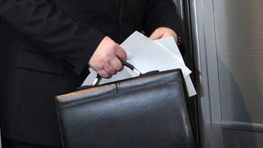 Qoraqalpog‘istonda transport vaziri “hayfsan” oldi. Investitsiyalar va tashqi savdo vaziri esa qat’iy ogohlantirildi