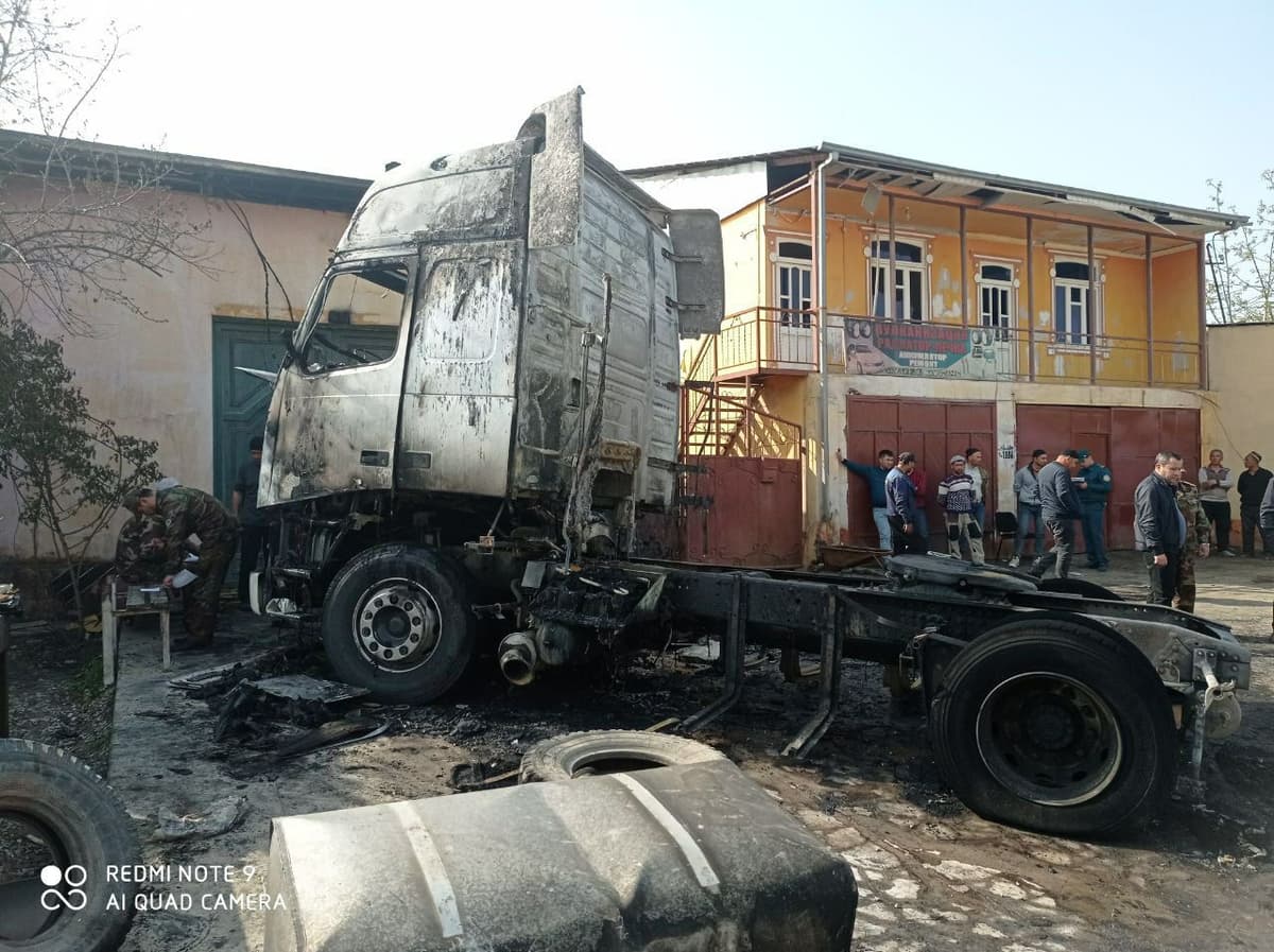 Namanganda Volvo yuk mashinasi yonib ketdi