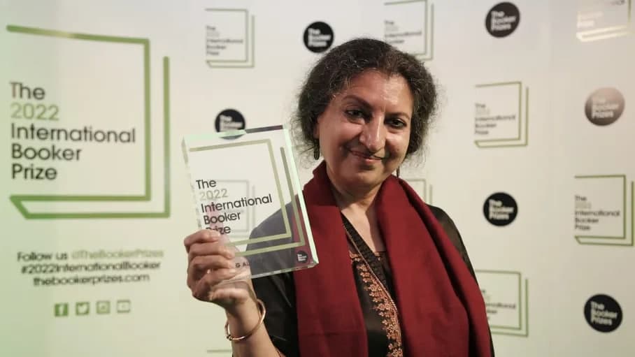 Hindistonlik yozuvchi Gitanjali Shri Buker mukofotiga sazovor bo‘ldi