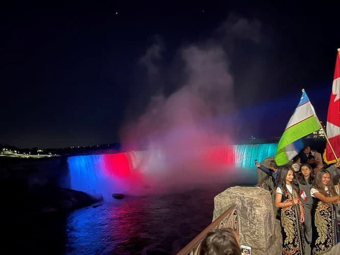 Niagara sharsharasi O‘zbekiston bayrog‘i ranglariga burkanadi