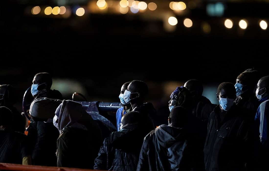 Cho‘kayotgan migrantlar, kul ostidagi qishloqlar va qulayotgan o‘rmonlar. Kun suratlari
