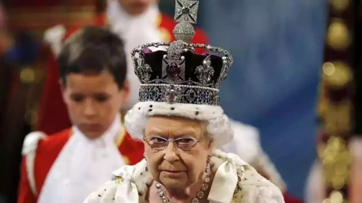 Qirolicha Yelizaveta II vafotidan so‘ng hindlar Ko‘hinur olmosini qaytarishni talab qilmoqda