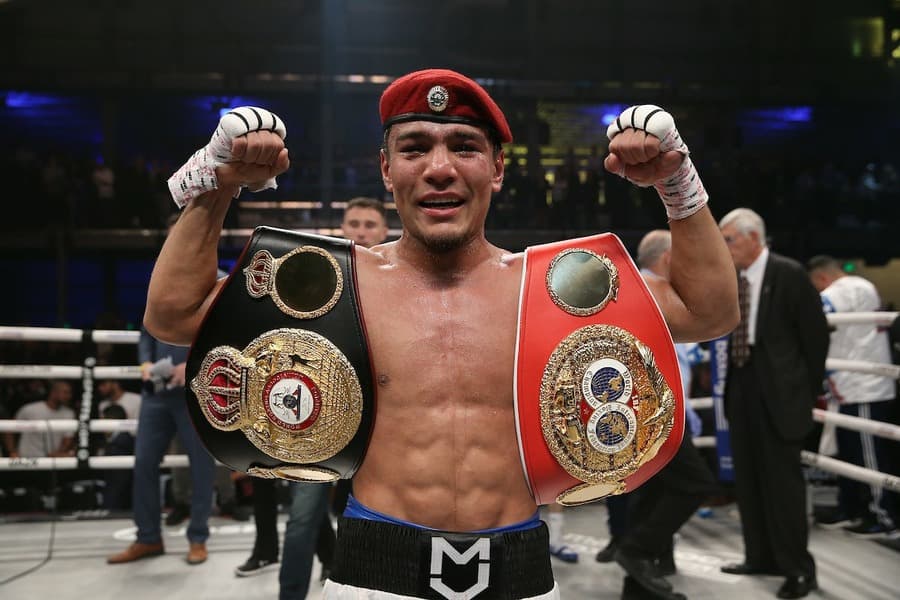 Муроджон Ахмадалиев защитил свои чемпионские пояса